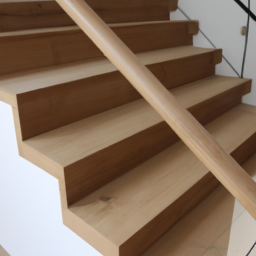 Escalier en béton préfabriqué : durabilité et rapidité d'installation pour les projets commerciaux Le Bardon